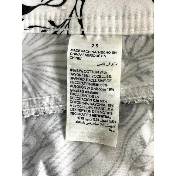 The Platinum Crop By Chico's Womens 12.5 (14/L) Black/White Palm Spring Floral - Picture 6 of 13